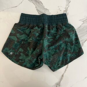 Lululemon tracker shorts size 8, barely worn